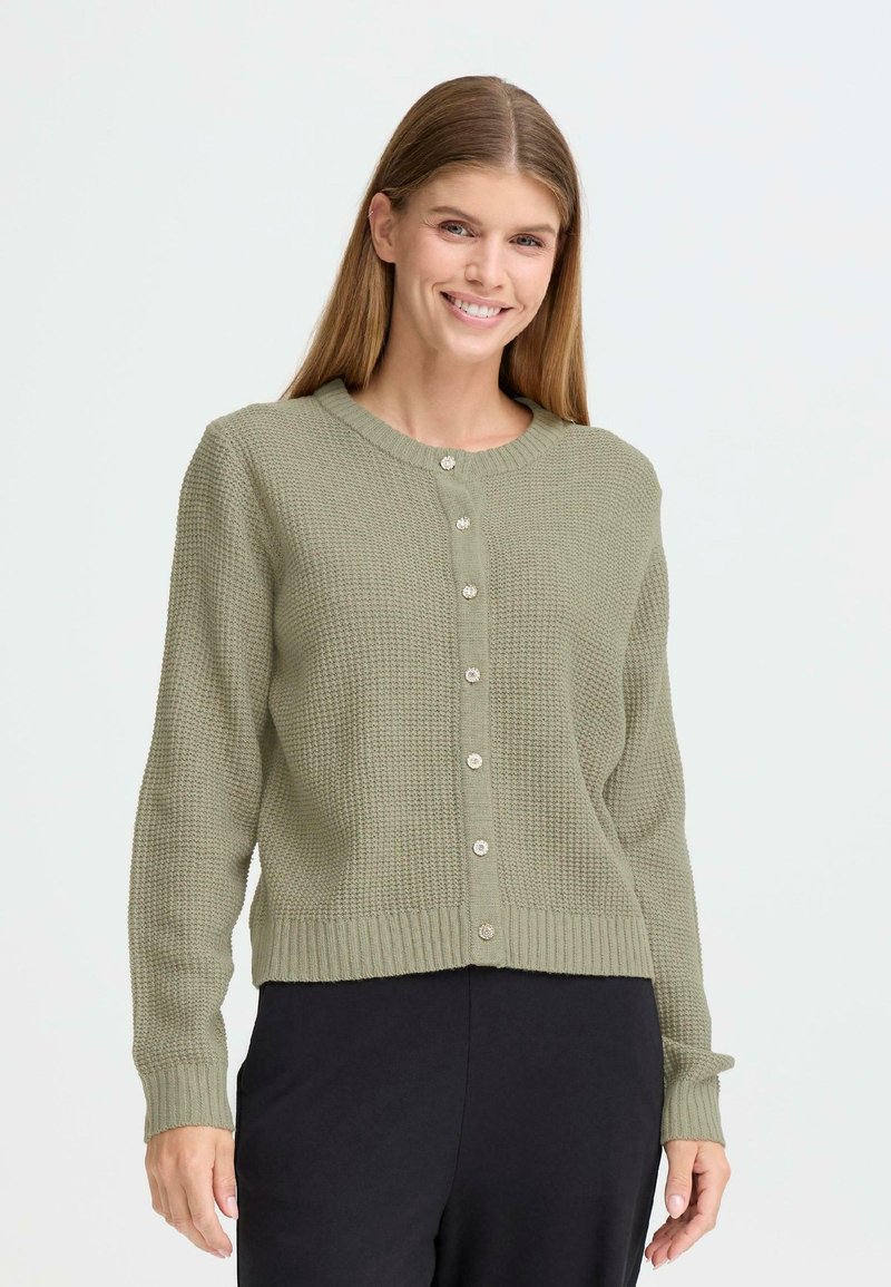 Grön, texturerad cardigan med långa ärmar, rund halsringning och femknapps-framstängning, med ribbade manschetter och nederkant.