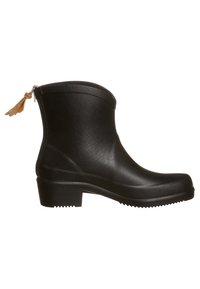 Bottine noire en caoutchouc avec un design épuré et élégant, bout arrondi, petit talon et semelle texturée ; orn�ée d'un pompon décoratif à l'arrière.