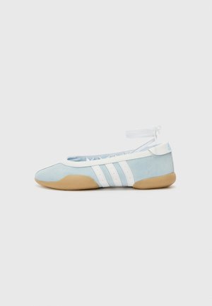adidas Originals TAEKWONDO MEI BALLET - Ankle strap ballet pumps - clear sky/footwear white