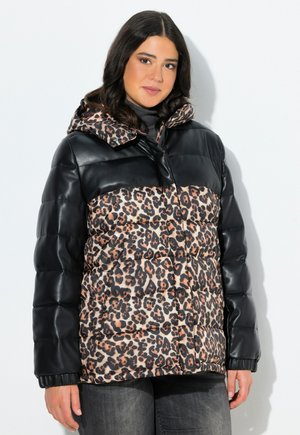 Pružná bunda s černým koženým vrškem a dolní částí s leopardím potiskem. Obsahuje kapuci a elastické manžety pro těsné padnutí.
