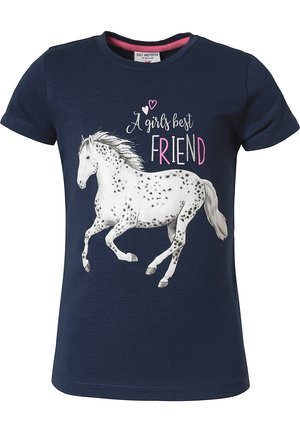 Marineblaues Baumwoll-T-Shirt mit einer grauen, gefleckten Pferde-Grafik und dem Text "A girl's best friend" in pinker und weißer Schrift. Kurzärmlig.