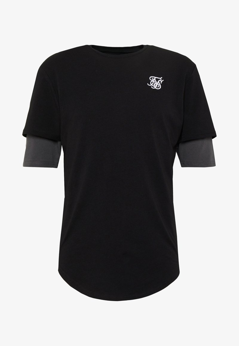 Czarny krótki rękaw T-shirt nałożony na szary długi rękaw, z białym haftowanym logo na górnej lewej części klatki piersiowej.