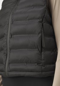 ONLY Play ONPFINE FUSED WAISTCOAT  - Strukirani kaput - black