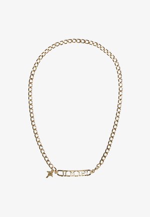 Collier en or composé de maillons entrelacés et d'une barre centrale avec des lettres découpées formant le mot "HOOPED", agrémenté d'un petit charme en étoile.