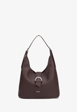 Donkerbruine leren handtas met enkele schouderriem, gespdetail aan de voorkant en "DIANA&CO FIRENZE" logo onderaan in het midden.