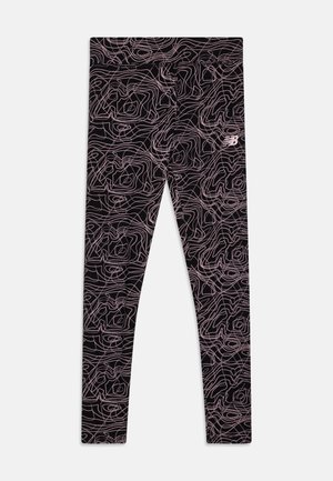 Leggings neri con un motivo a linea contornata rosa. Presentano un tessuto elastico e una vita elasticizzata. Logo sulla parte inferiore della gamba destra.