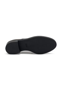 Suola di scarpa in gomma nera con una texture liscia e una leggera curvatura. Presenta un marchio in rilievo e una forma arrotondata per il comfort.