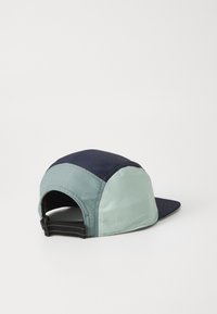 ASICS Casquette - midnight/lichen rock/monument blue