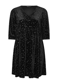 Schwarzes Samtkleid mit V-Ausschnitt, dreiviertellangen Ärmeln und gerafftem Taillenbereich, das mit silbernen Sternmustern verziert ist.
