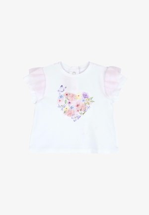 Weißes Kleinkind-Shirt mit rosa transparenten Rüschensäumen und einem herzförmigen Blumenmuster mit Schmetterlingen in Pastellfarben auf der Vorderseite.