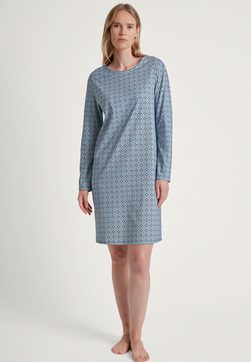 Camicia da notte blu con motivo, dotata di maniche lunghe, scollatura rotonda e taglio dritto, realizzata in tessuto morbido con un design geometrico.