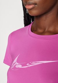 Nike Performance ONE TOP - Camiseta deportiva - hot fuchsia/beyond pink