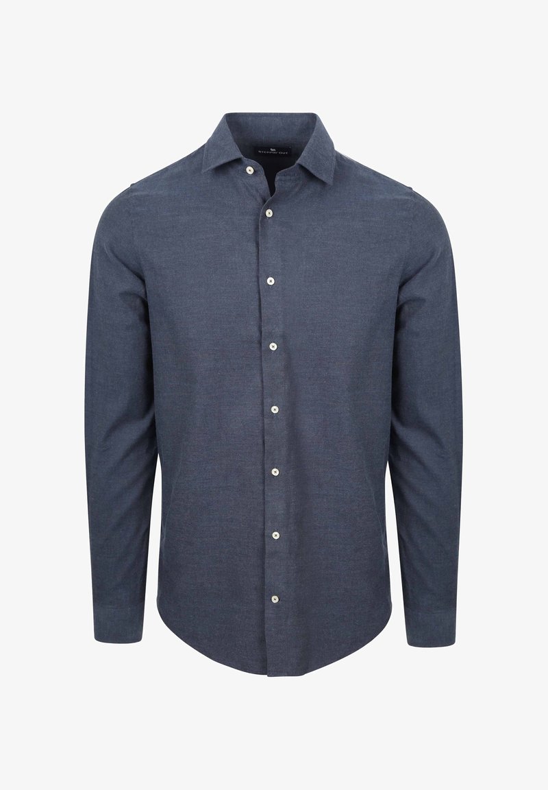 Donkerblauw overhemdd met een gestructureerde stof, voorzien van een puntige kraag, lange mouwen en witte knopen aan de voorkant.