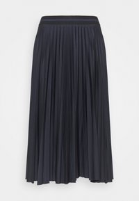 Falda midi plisada de color azul marino con cintura elástica, dos rayas horizontales negras, tela fluida y un dobladillo ligeramente irregular.