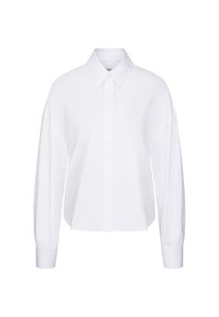 Camicia bianca a maniche lunghe con bottoni nascosti, colletto a punta, spalle scese e polsini larghi.