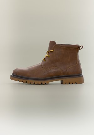 Pier One by Zalando, Μποτάκια με κορδόνια - brown