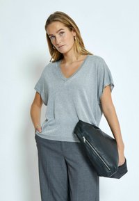 CARLINA BATSLEEVE - Lihtne T-särk - met light grey metal