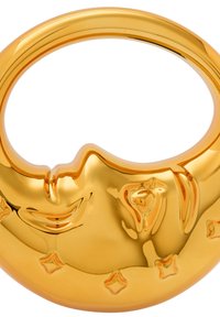 Gouden ronde decoratieve schijf met een gezichtontwerp, gladde reflecterende oppervlakte en getextureerde accenten langs de rand.