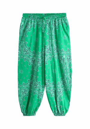 Grüne, lockere Hose mit elastischem Bund und Bündchen, versehen mit einem weißen und schwarzen Paisley-Bandana-Muster.