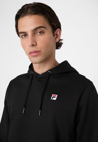 Fila BIELLA REGULAR - Felpa con cappuccio - black