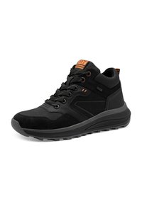 Scarpe da ginnastica nere realizzate con un mix di materiali in camoscio e rete. Presentano un colletto imbottito, una punta rinforzata e una suola in gomma con trazione.