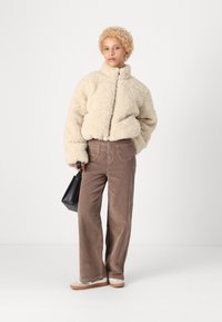 Vero Moda Petite VMLOUISA  beżowy