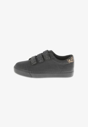 Sneaker neri a taglio basso con tre fasce in velcro glitterate e sottolineatura in stampa leopardata sul colletto del tallone, suola piatta e tomaia testurizzata.