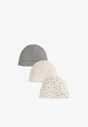 Drei weiche gestrickte Babyhüte: einer schwarz-weiß gestreift, einer einfarbig creme und einer cremefarben mit kleinen schwarzen Sternen.