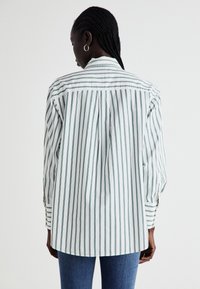 GAP BIG STRIPES BIG CUFF BIG COLLAR - Button-down blouse - green