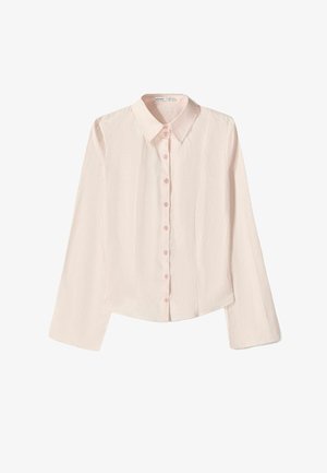 Jasnoróżowa bluzka z długim rękawem, z wyprofilowanym kołnierzykiem i zapięciem na guziki z przodu. Posiada lekko zaokrąglony dół oraz teksturowane wykończenie tkaniny.