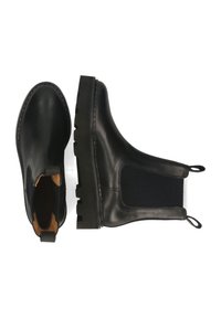 Par de botines Chelsea de cuero negro con paneles elásticos en los laterales y tiradores, mostrados desde vistas superior y lateral sobre un fondo blanco.