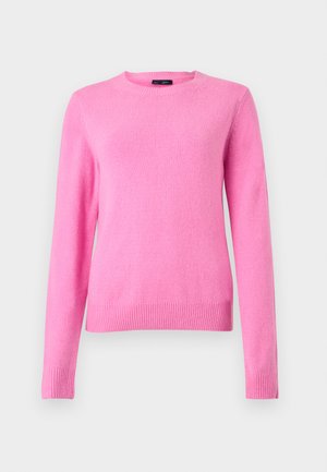 Roze wollen trui met lange mouwen, ronde hals en geribbelde boorden. Gladde textuur, effen kleur en eenvoudig ontwerp.