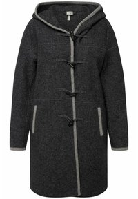 Cappotto di lana grigio scuro con cappuccio, dotato di un sistema di chiusura a toggle, bordi grigi e tasche laterali. Design semplice e dritto con maniche lunghe.