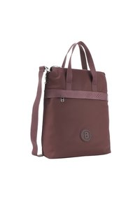 Borsa a spalla color marsala realizzata in tessuto liscio, dotata di doppi manici superiori e una tracolla rimovibile. Accentuata da un logo tondo e una chiusura con zip.