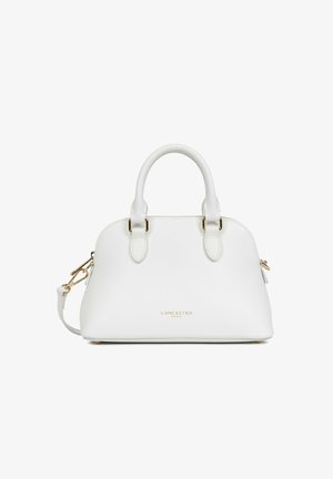 Sac à main Lancaster Paris en cuir blanc avec doubles anses, ferrures dorées, et bandoulière amovible sur fond blanc.