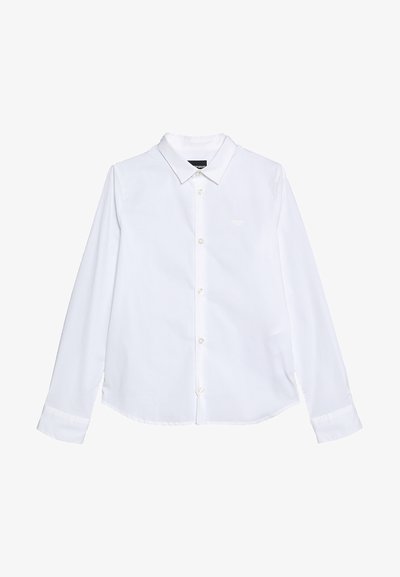 Camicia bianca a maniche lunghe realizzata in tessuto morbido, con colletto classico, apertura con bottoni e discreto ricamo sul petto.