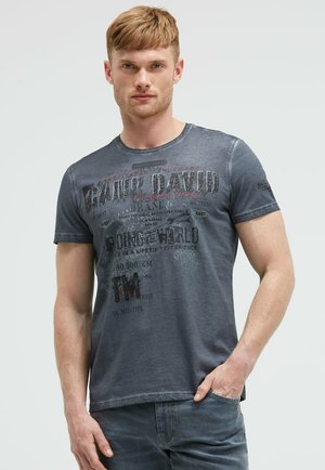 IM USED LOOK MIT CRACK PRINTS - Print T-shirt - blue shades