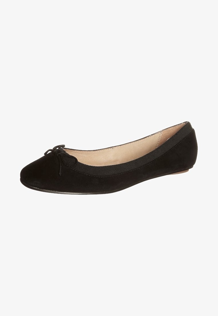 Ballerine plate en daim noir avec bout arrondi, petit nœud sur le dessus et doublure intérieure beige.