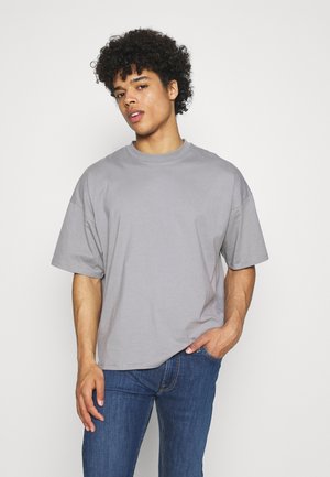 NU-IN X AZIZ LERN BOXY OVERSIZED - T-shirt - bas - grey