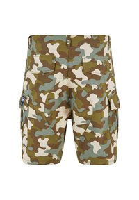 Camo cargo shorts i tan, grønne og lyseblå mønstre; har to baglommer og sidelommer til opbevaring. Fremstillet af slidstærkt stof.