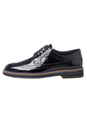 Czarne lakierowane buty sznurowane z detalami typu brogue, wielokolorową podeszwą i gładkim, błyszczącym wykończeniem. Gumowa bieżnikowana podeszwa zapewniająca przyczepność.