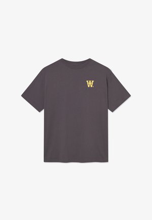 Dunkelgraues Baumwoll-T-Shirt mit kurzen Ärmeln, Rundhalsausschnitt und einem kleinen gelben 'W'-Logo auf der linken Brust.