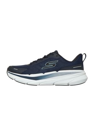 Zapatilla Skechers azul marino con parte superior de malla, suela acolchada gruesa en blanco y gris, diseño con cordones y lengüeta en el talón.