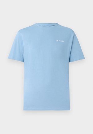 T-shirt à manches courtes bleu ciel en tissu lisse avec un col rond. Présente un petit logo blanc sur la zone du côté gauche de la poitrine.