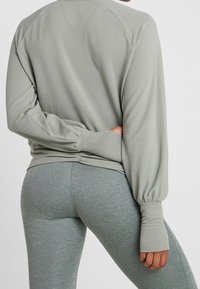 Nike Performance Felpa - green