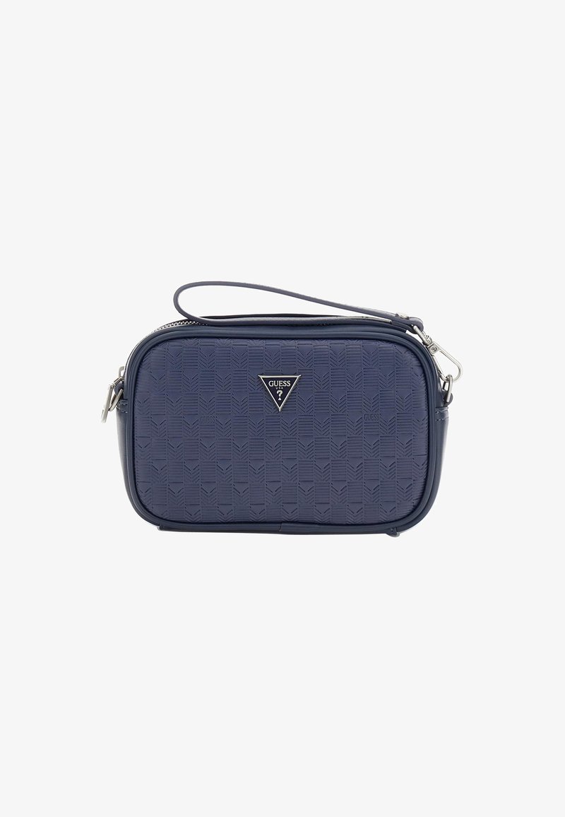 Borsa a spalla sintetica blu navy con design testurizzato geometrico, accessori in metallo argentato e logo triangolare. Presenta una tracolla rimovibile e chiusura con cerniera.