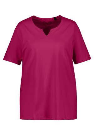 T-shirt fuchsia à manches courtes avec un décolleté en V et un détail en forme de cœur au niveau du col. Fabriqué en coton doux et lisse.