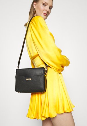 POUCH - Across body bag - black