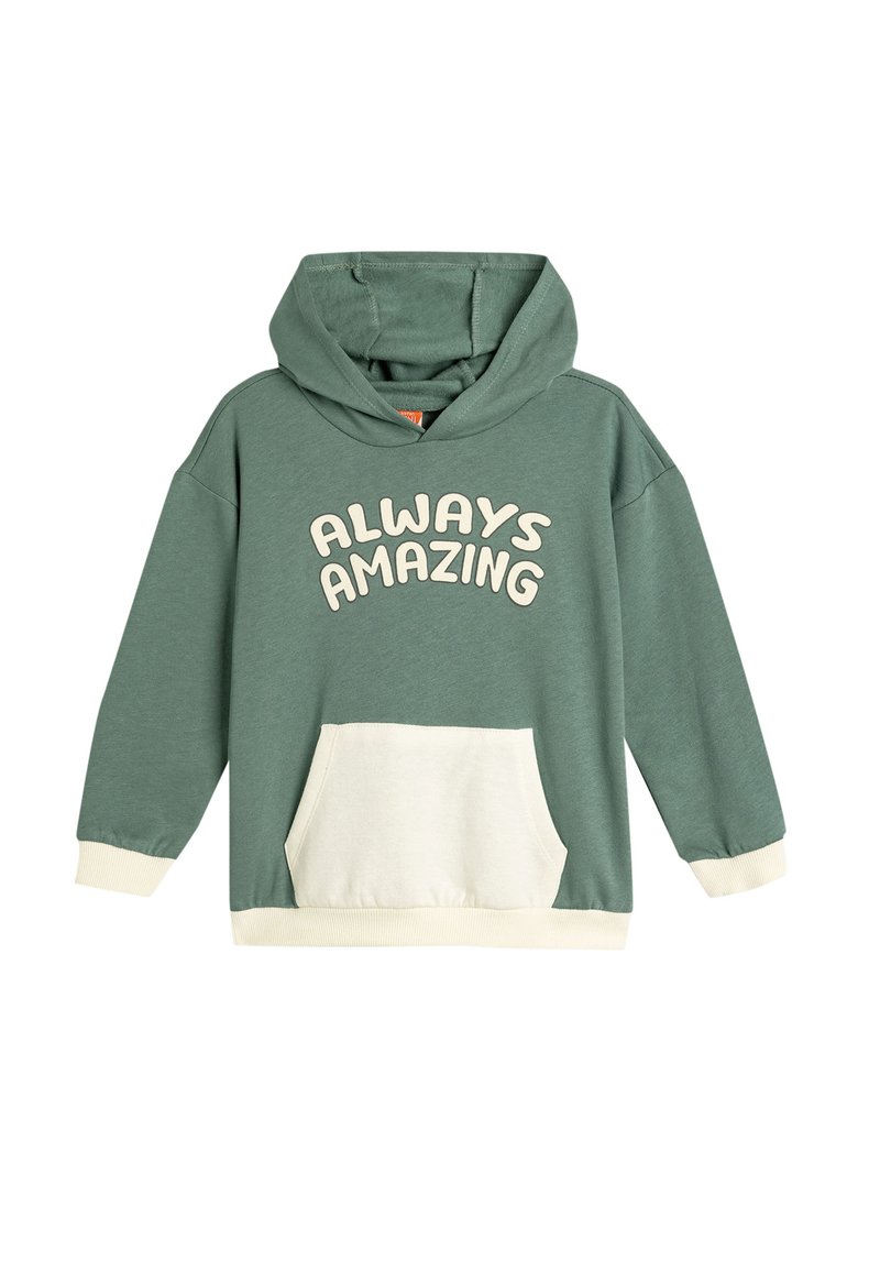 Sudadera verde con detalles en blanco, que cuenta con un bolsillo frontal y "SIEMPRE ASOMBROSO" impreso en letras grandes y en negrita en el pecho.