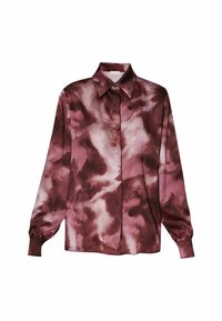 Chemise à manches longues boutonnée avec col, motif tie-dye rose et bordeaux foncé, manches retroussées, présentée à plat sur fond blanc.